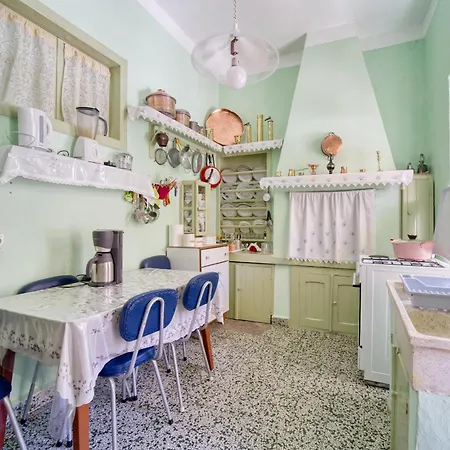 Waterfront House Pedi *