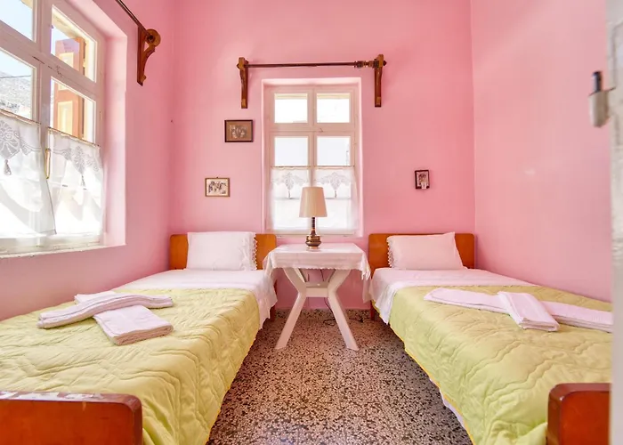 Waterfront House Pedi